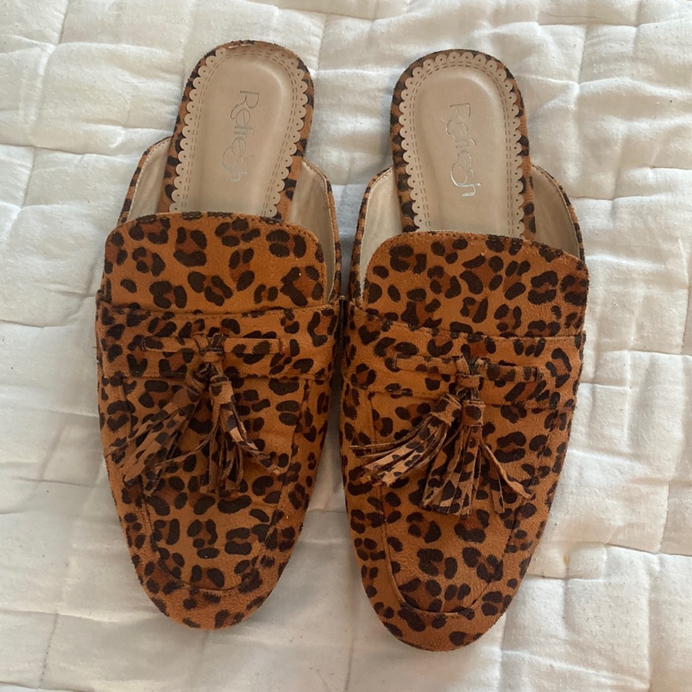Tasseled loafer mule